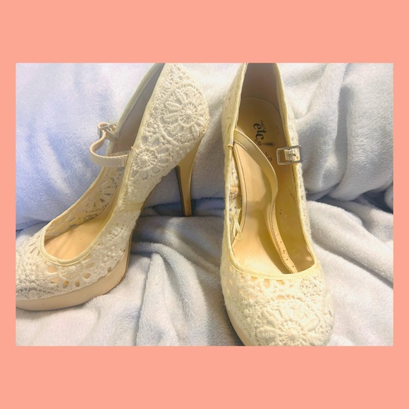 Stunning Ivory Lace Platform Heels with Mary Jane Strap 💕 - Picture 2 of 2